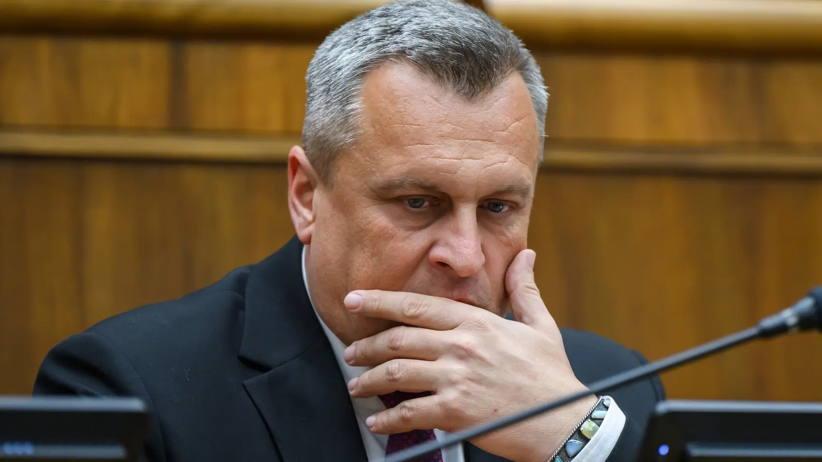 V utorok to povedal na tlačovej konferencii predseda SNS Andrej Danko. „Snažili sme sa po zavedení transakčnej dane opakovane presvedčiť Ministerstvo financií (MF) SR, aby ustúpilo z tejto transakčnej dane voči živnostníkom a malým podnikateľom s obratom do 100.000 eur,“ uviedol Danko s tým, že tejto skupine ľudí narúša transakčná daň podnikanie a spôsobuje im ťažkosti.