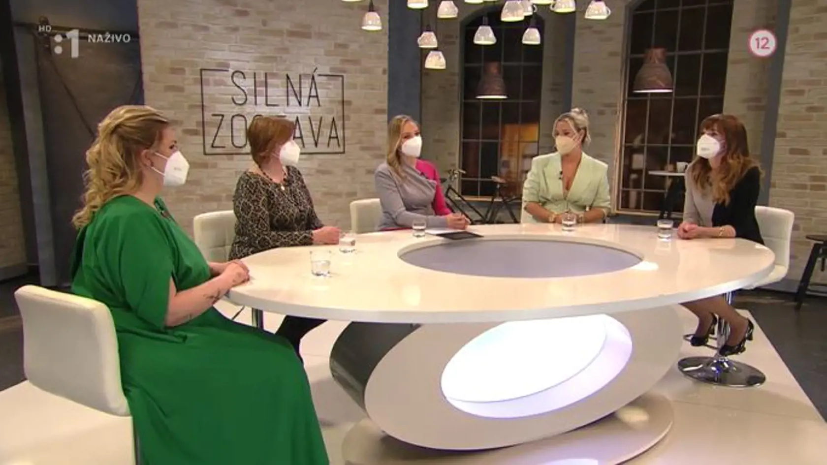 Cibulková prijala pozvanie do relácie Silná zostava, ktorú moderuje Veronika Cifrová Ostrihoňová. V závere sa takmer neudržala.