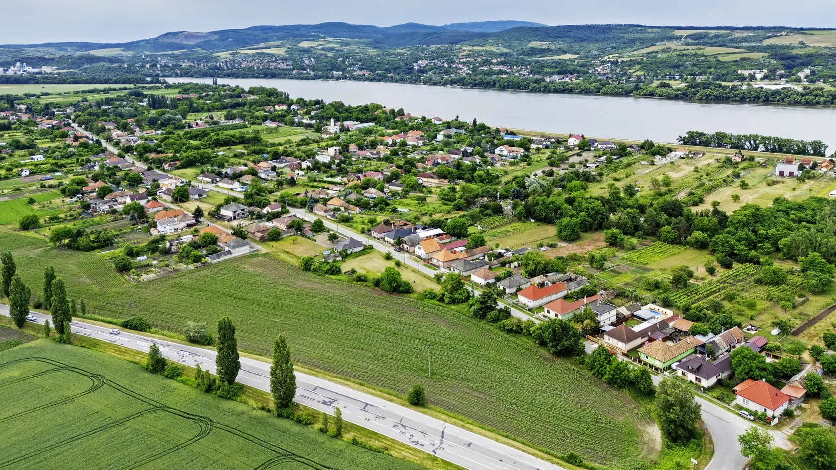Po bitke pri Moháči proti Turkom medzi rokmi 1529 až 1531 obec zanikla. Asi o dve desaťročia ju začali opäť osídľovať.