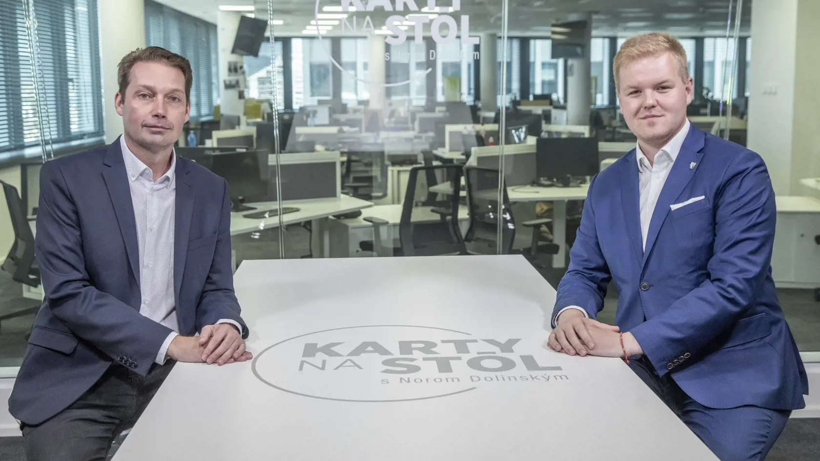 Na snímke je diskusná relácia “Karty na stôl”, ktorej hosťom bol poslanec Národnej rady Slovenskej republiky za HLAS – sociálna demokracia Michal Bartek.