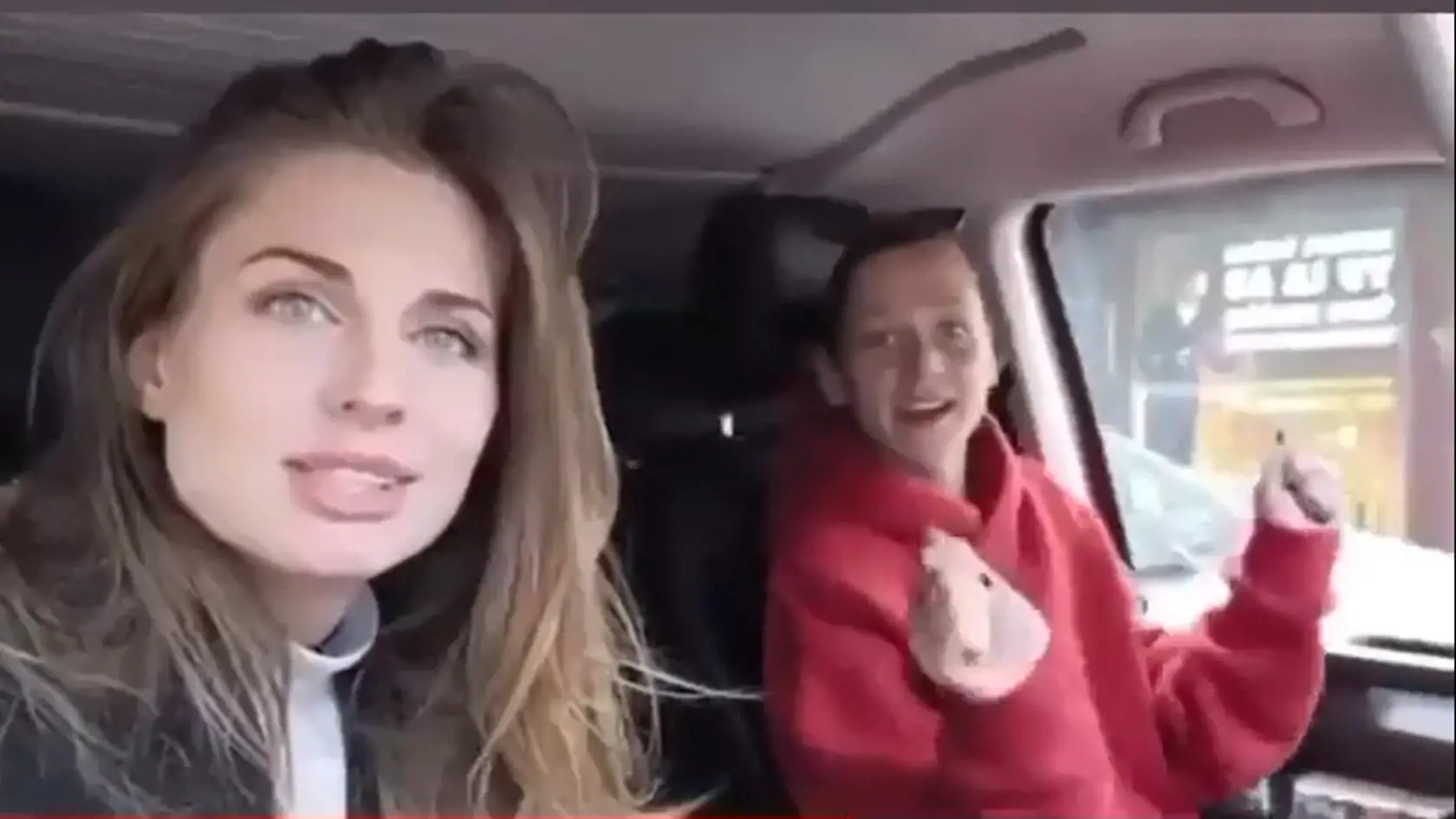 Becca zverejnila video, ako točila Emmu počas šoférovania.
