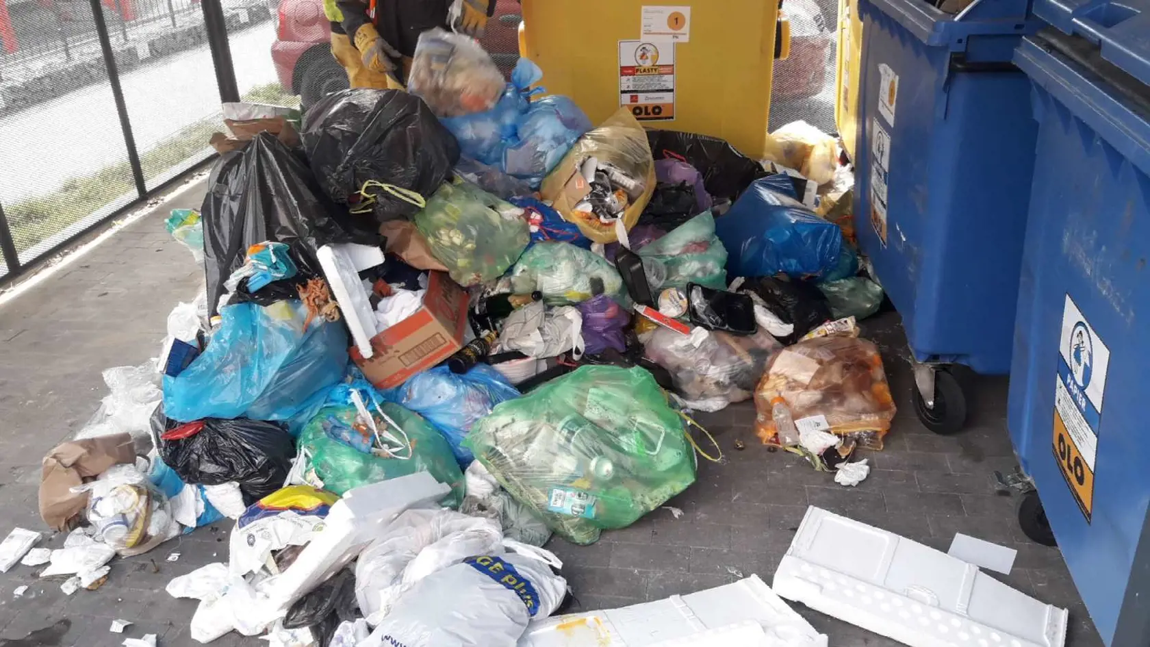 Zamestnanci OLO denne pracujú na udržiavaní čistoty v meste aj napriek koronavírusu.
