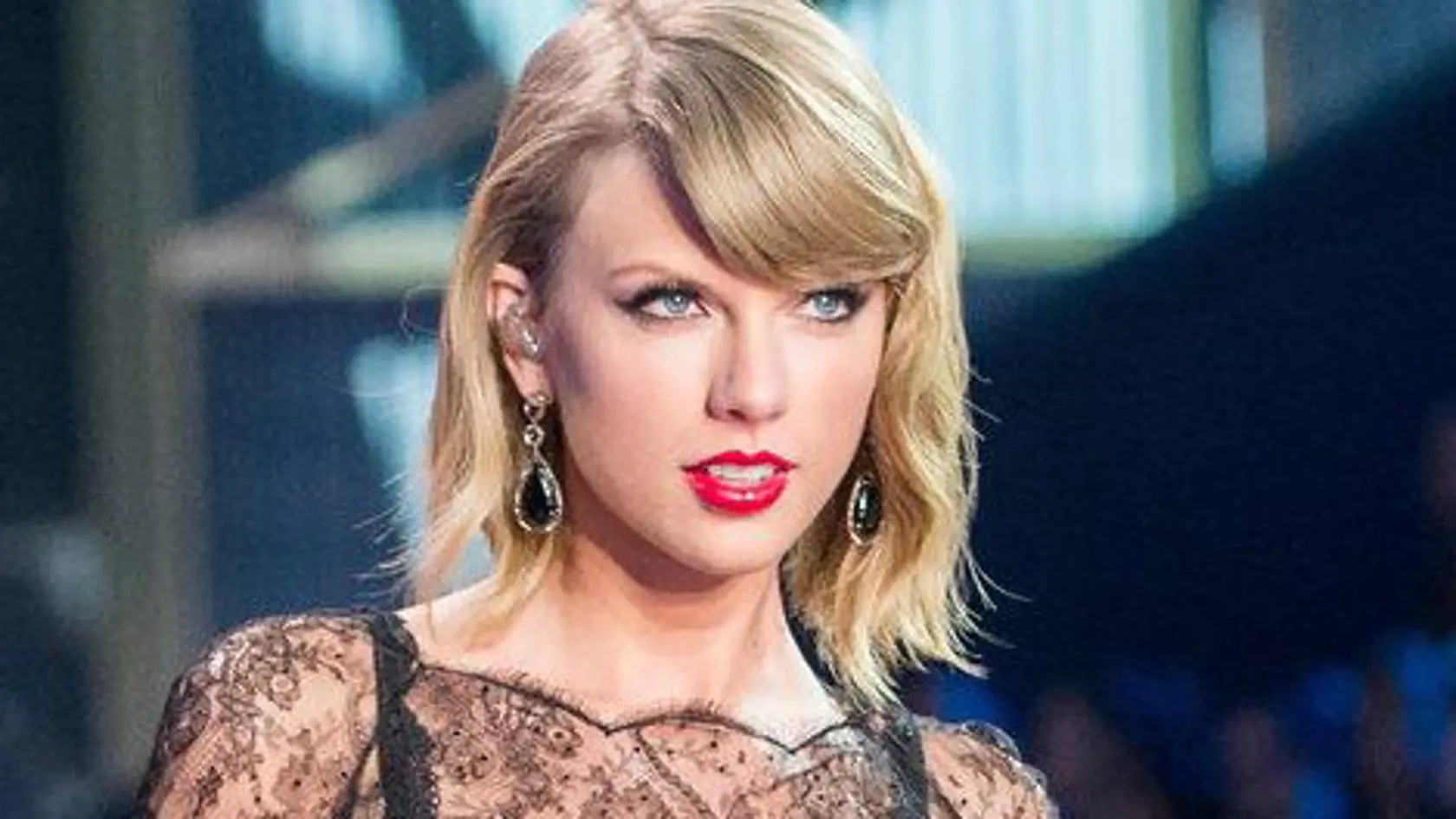 Taylor odhalila časť svojho tela pri vlaňajšej prehliadke bielizne Victoria's Secret, kde spievala. 