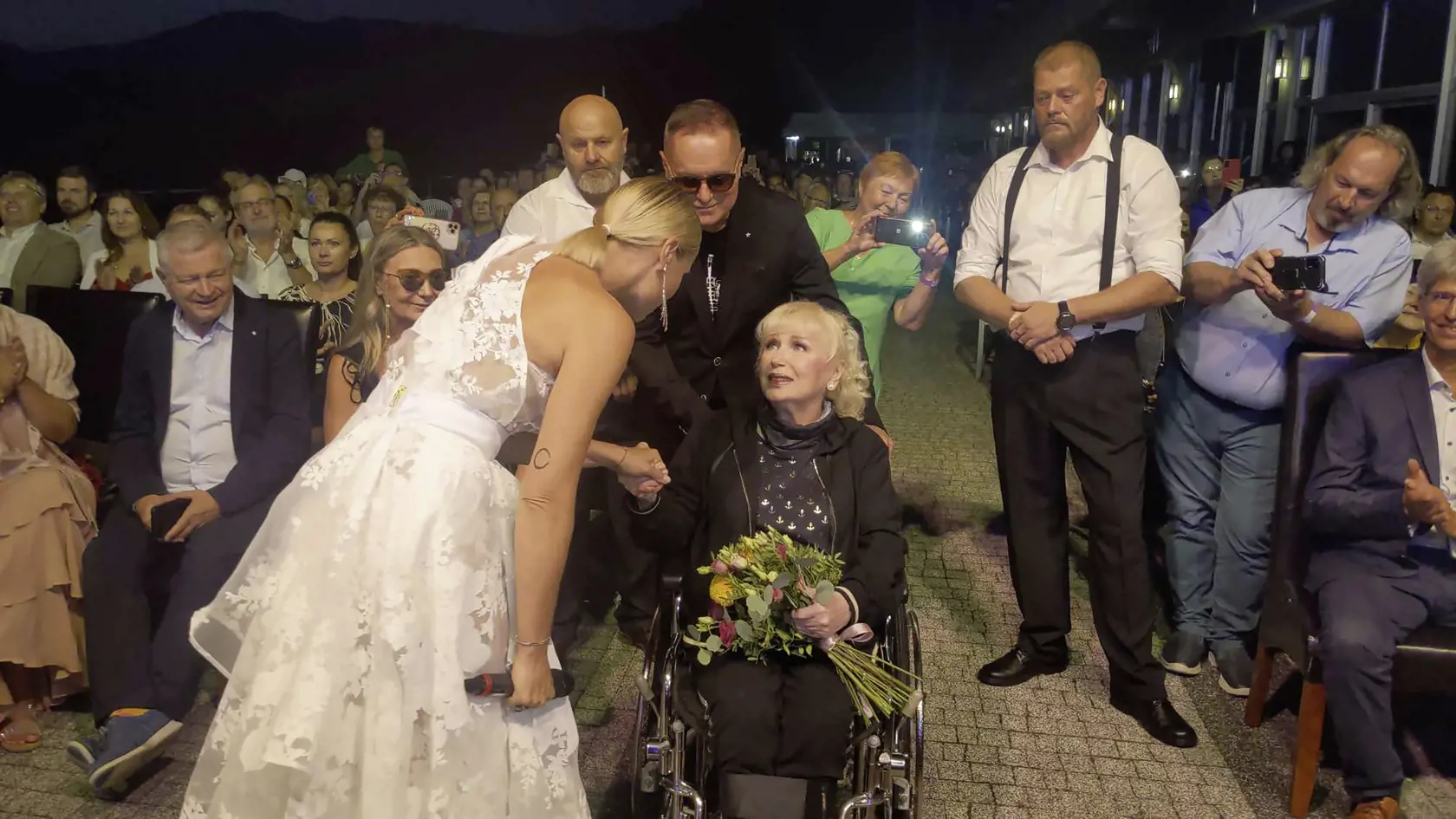 Študentská láska. Krátky románik v mladosti prežila s Vašom Patejdlom ďalšia legenda Marika Gombitová. Správa o jeho smrti ju zastihla na muzikálovom festivale v Brusne. „Nemôžem tomu uveriť. Nenachádzam slová, som zdrvená. Odišiel presne ako Meky,“ povedala.