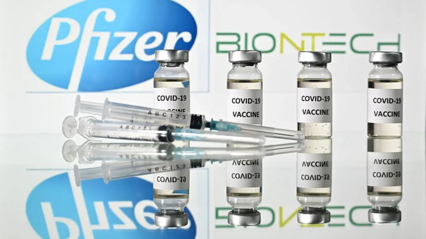 Americká spoločnosť Pfizer vo štvrtok oznámila, že za 5,3 miliardy dolárov dodá americkej vláde svoj experimentálny liek proti ochoreniu COVID-19 Paxlovid v množstve použiteľnom na 10 miliónov liečebných cyklov.