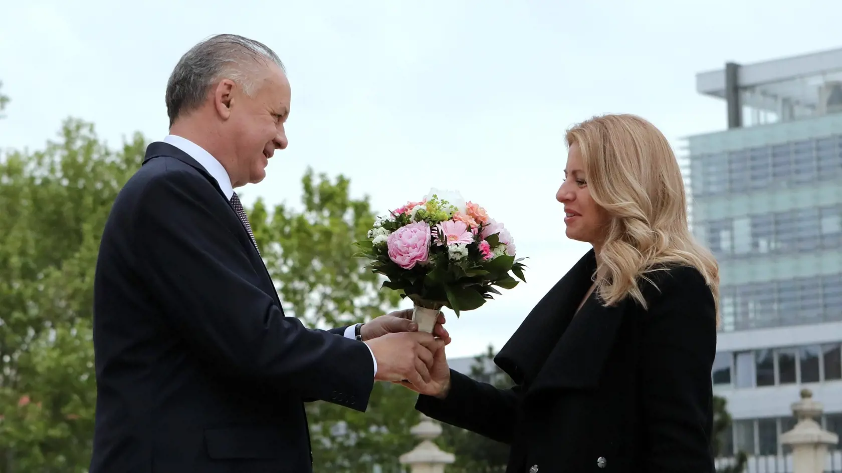 Andrej Kiska v Prezidentskom paláci prvýkrát oficiálne privítať Zuzanu Čaputovú.