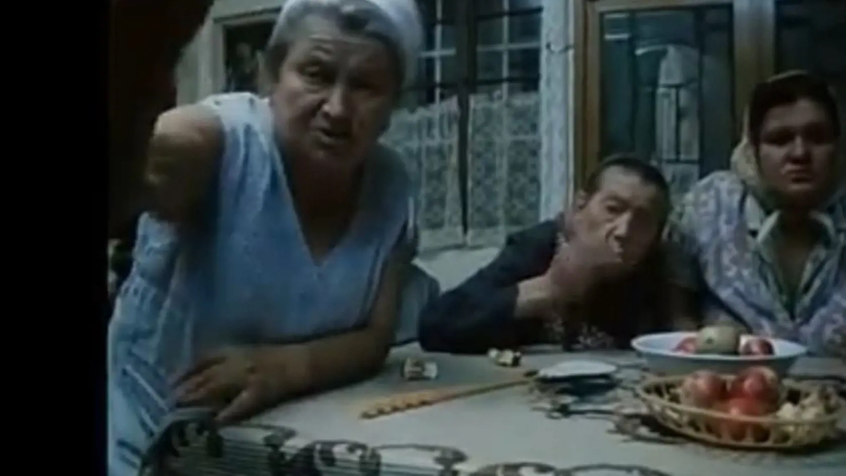 "Držte huby, sestry!"