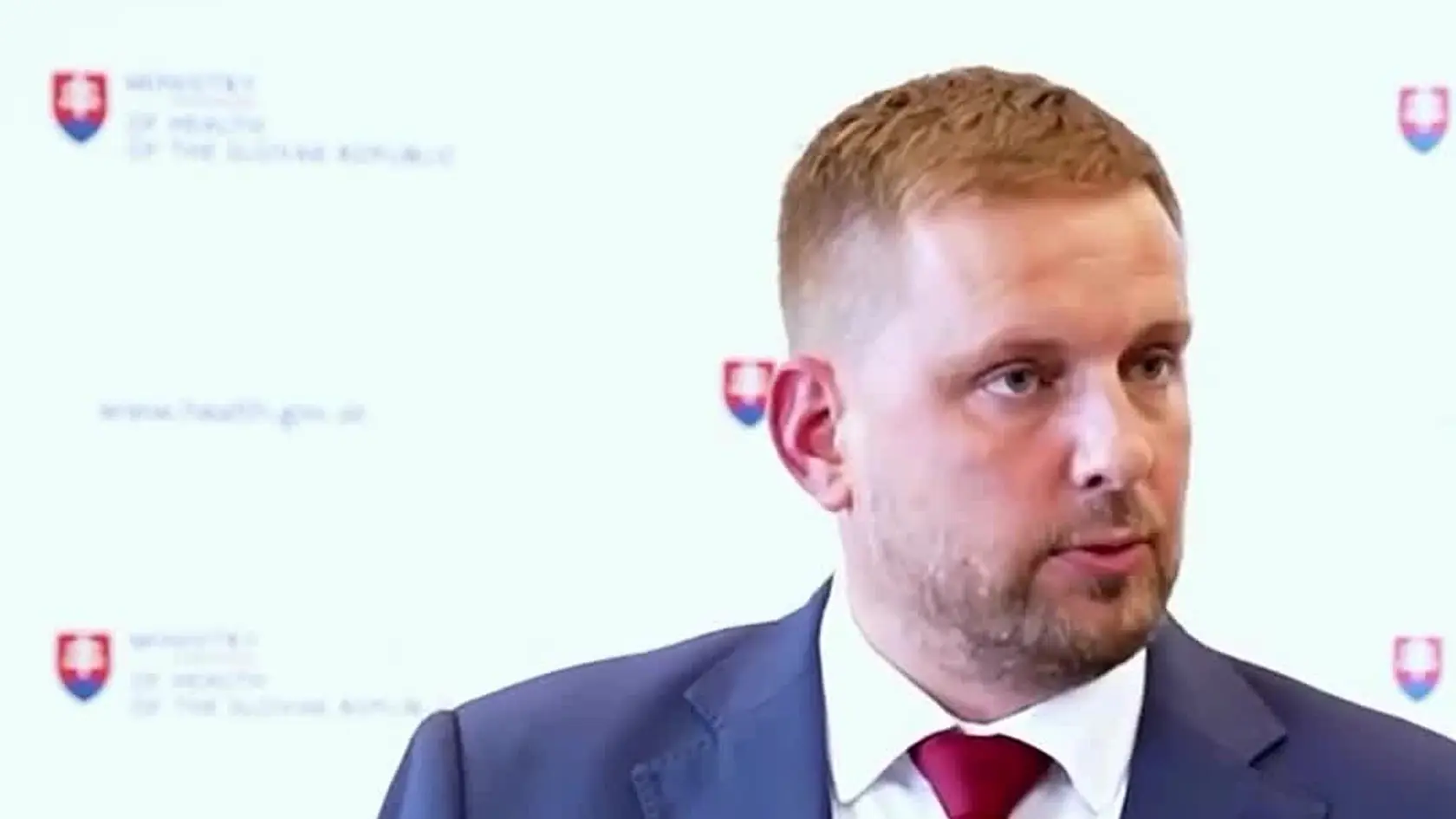 Minister zdravotníctva Kamil Šaško (Hlas) v piatok 8. augusta 2025 uisťuje, že pre zabezpečenie kvalitnej a rýchlej záchrannej služby podnikne všetky potrebné kroky.