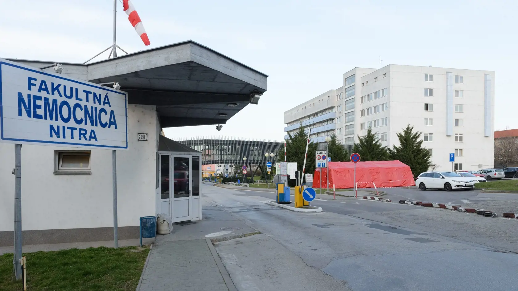 Fakultná nemocnica v Nitre realizuje v súvislosti s hrozbou nového koronavírusu nové opatrenia.