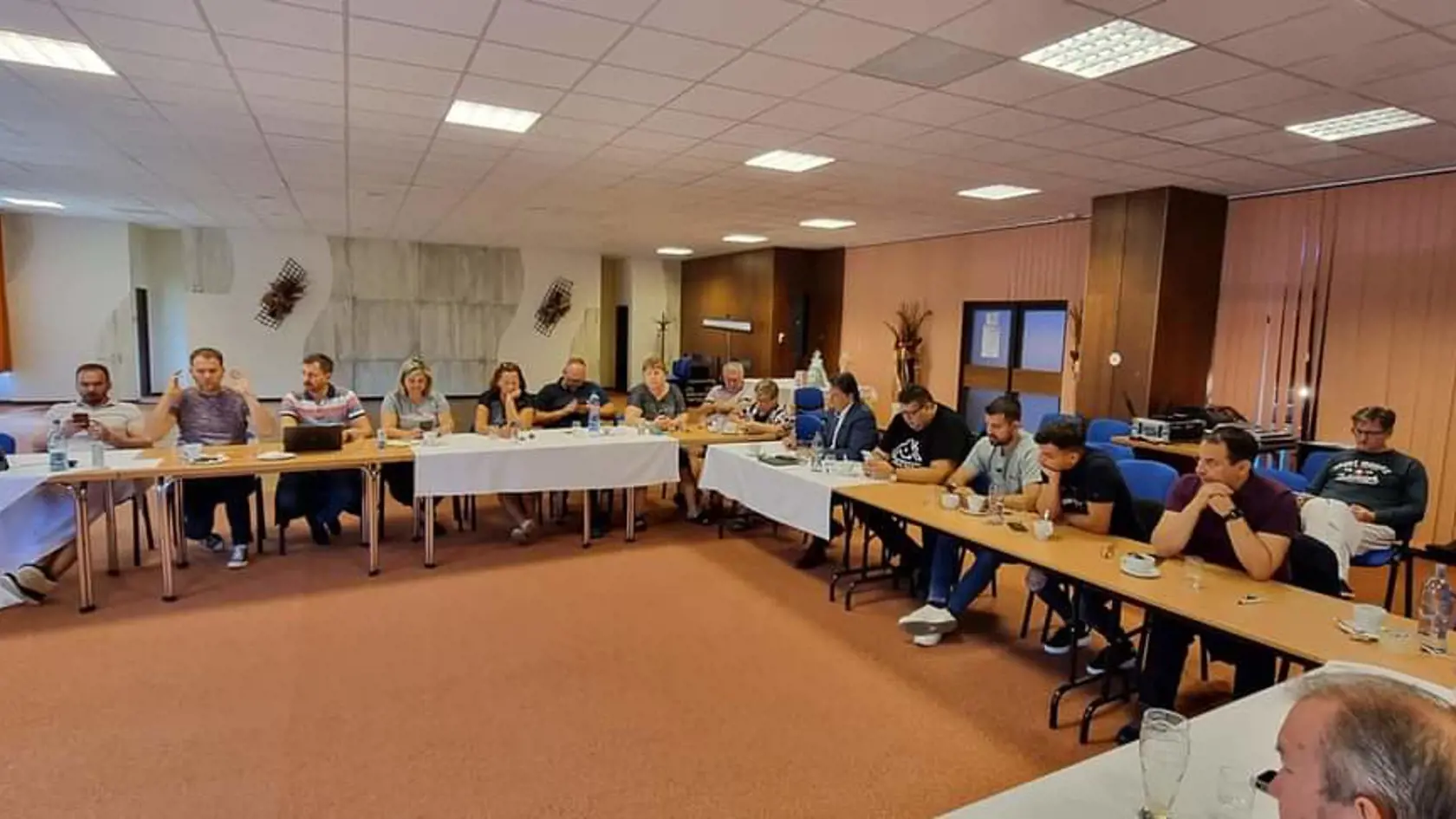 Teambuilding OĽaNO v Liptovskom Jáne. Zúčastnili sa ho politické špičky strany, premiér, ministri a poslanci.