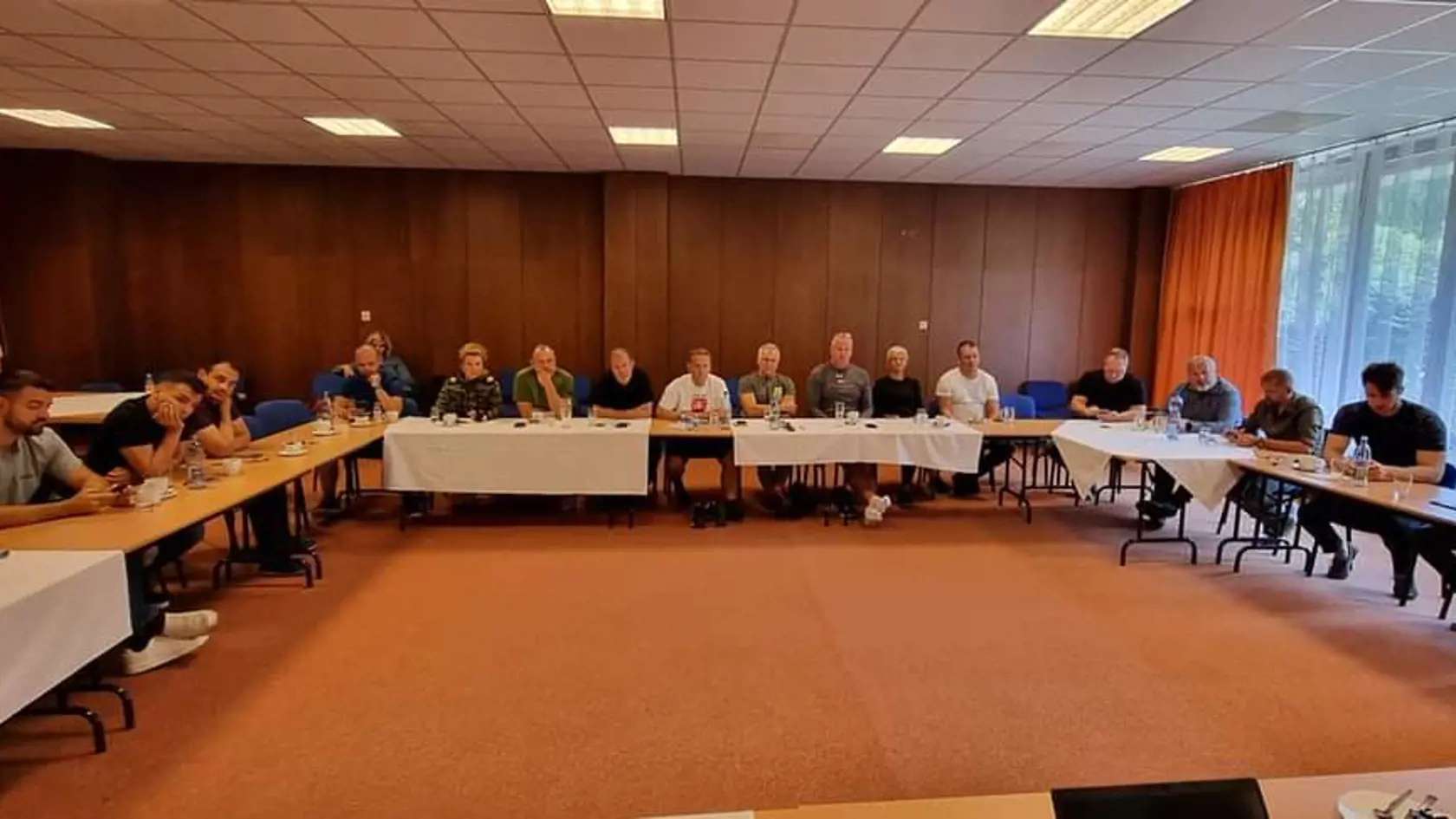 Teambuilding OĽaNO v Liptovskom Jáne. Zúčastnili sa ho politické špičky strany, premiér, ministri a poslanci.