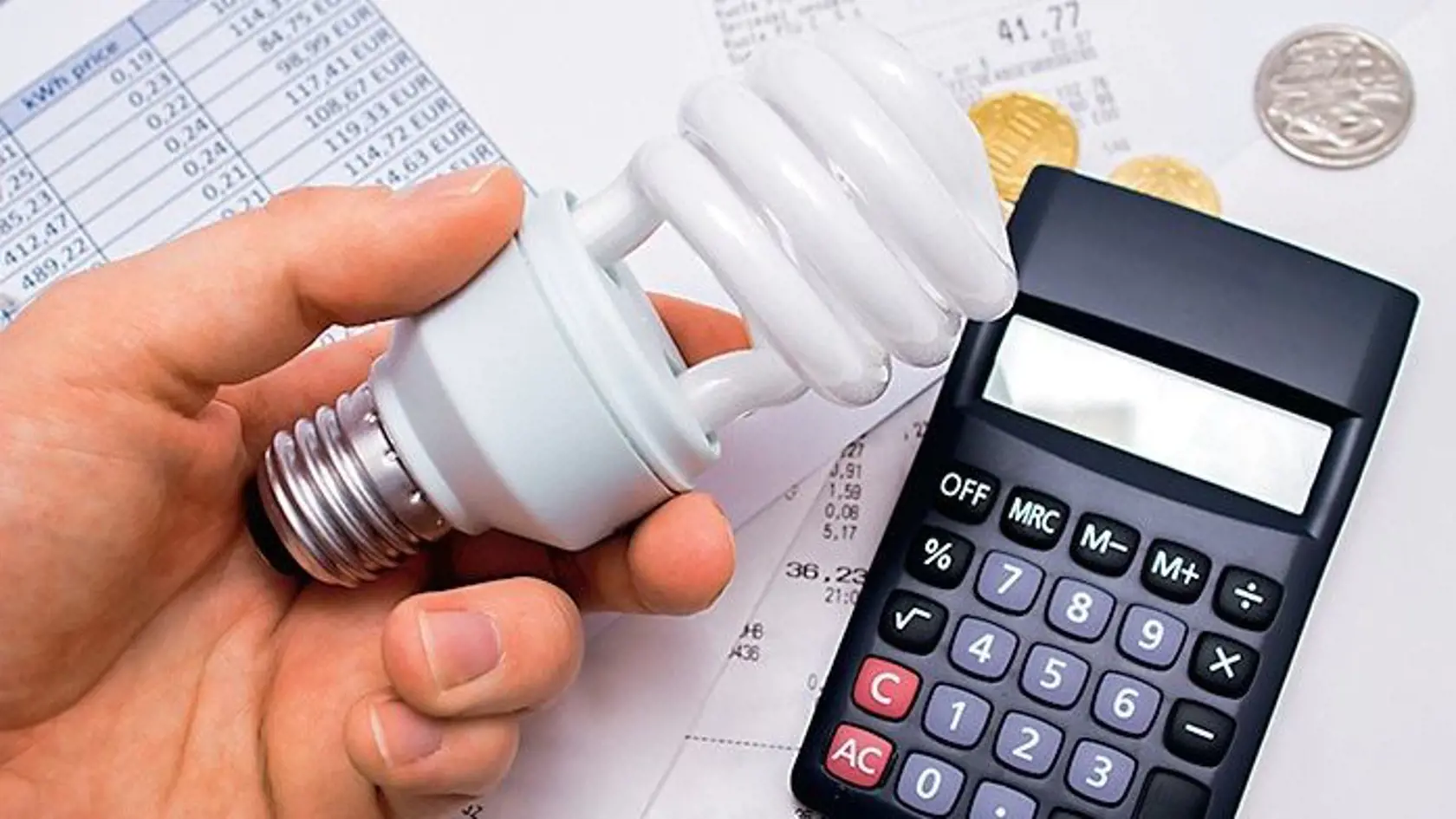 STÚPA SPOTREBA: Ľudia si všimnú negatívny vplyv koronavírusu aj u seba. Keďže sú viac doma, stúpa im spotreba energií, čo znamená, že im rastú aj náklady na domácnosť.
