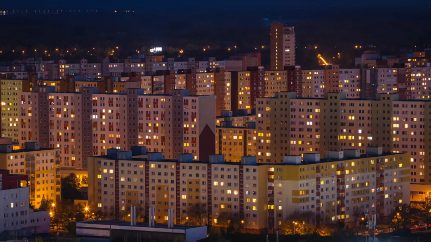 STÚPA SPOTREBA: Ľudia si všimnú negatívny vplyv koronavírusu aj u seba. Keďže sú viac doma, stúpa im spotreba energií, čo znamená, že im rastú aj náklady na domácnosť.