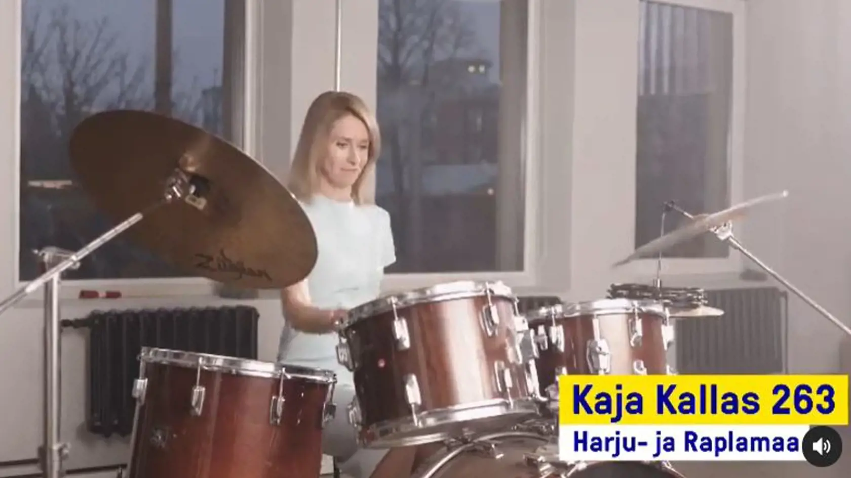 Kaja Kallas vie hrať na bicie nástroje.