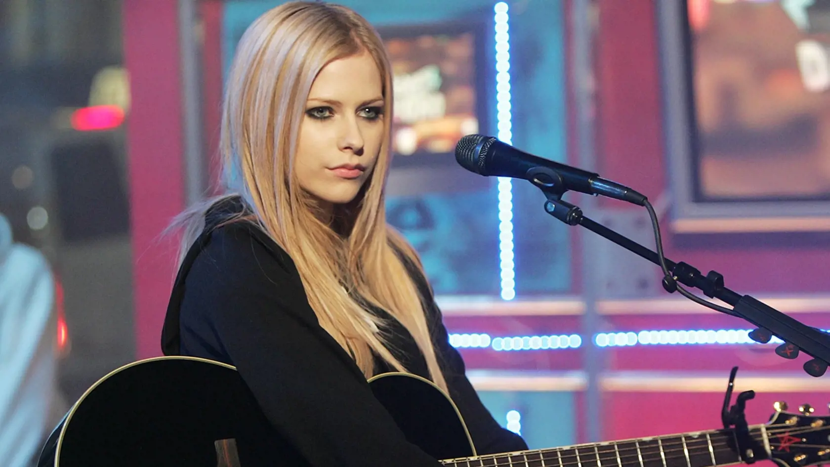 Speváčka Avril Lavigne v roku 2004. Vôbec sa nezmenila!