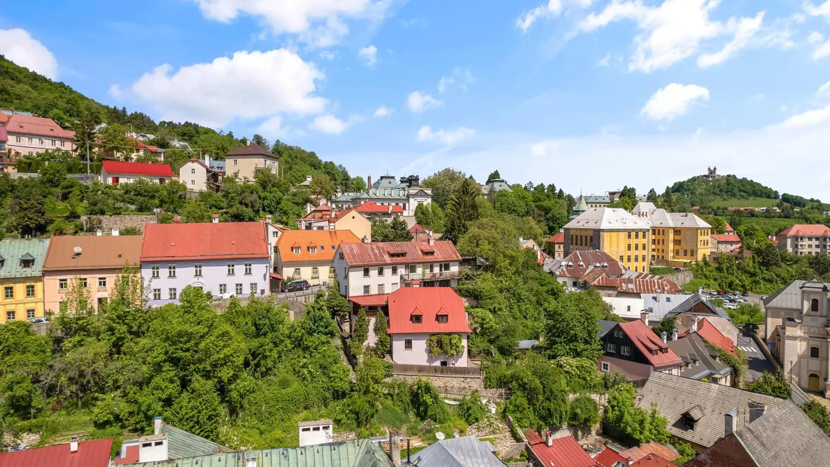Speváčka Zdenka Predná a jej manžel, hudobník Oskar Rózsa, sa rozhodli opäť skúsiť šťastie s predajom ich malebného domčeka v Banskej Štiavnici.