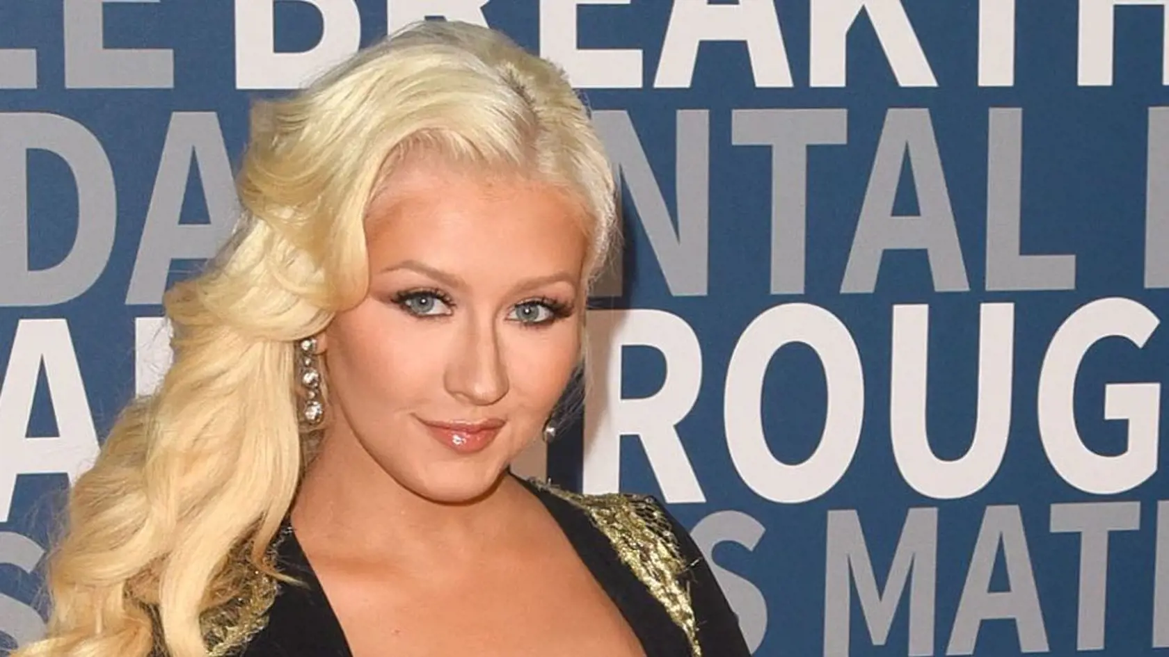 Christina Aguilera, krivky jej pristanú.