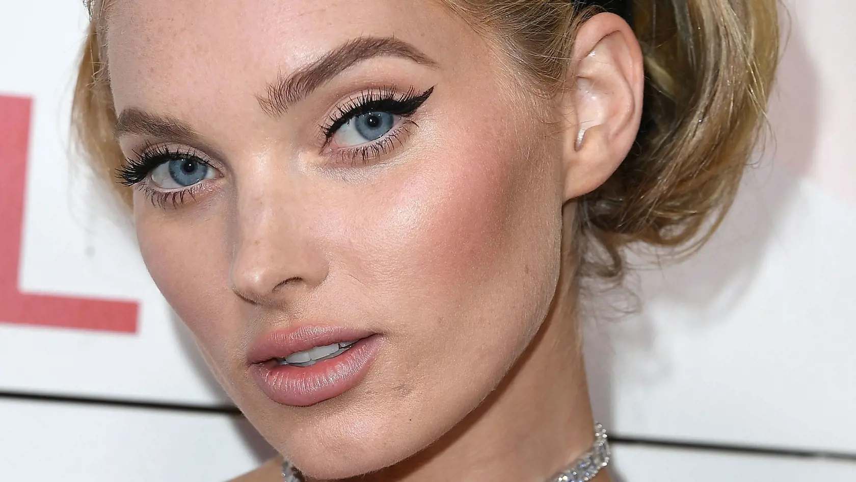 Elsa Hosk vyzerá ako Elsa z Ľadového kráľostva.