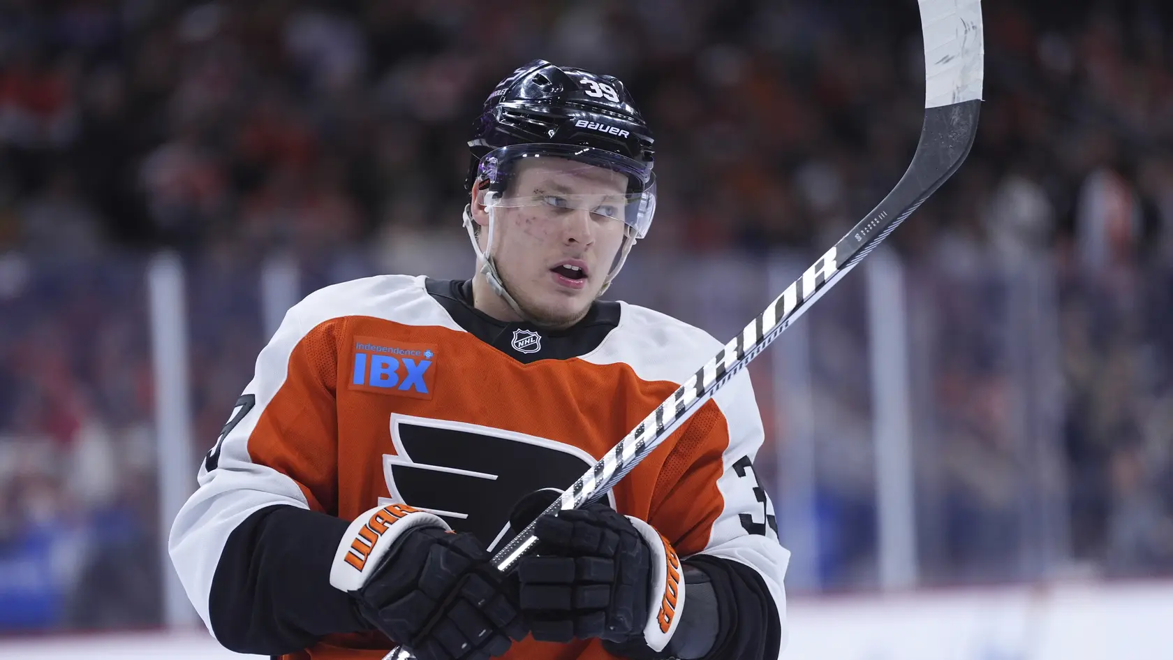 Ruký hokejista Matvej Mičkov mal skvelú sezónu v NHL. 