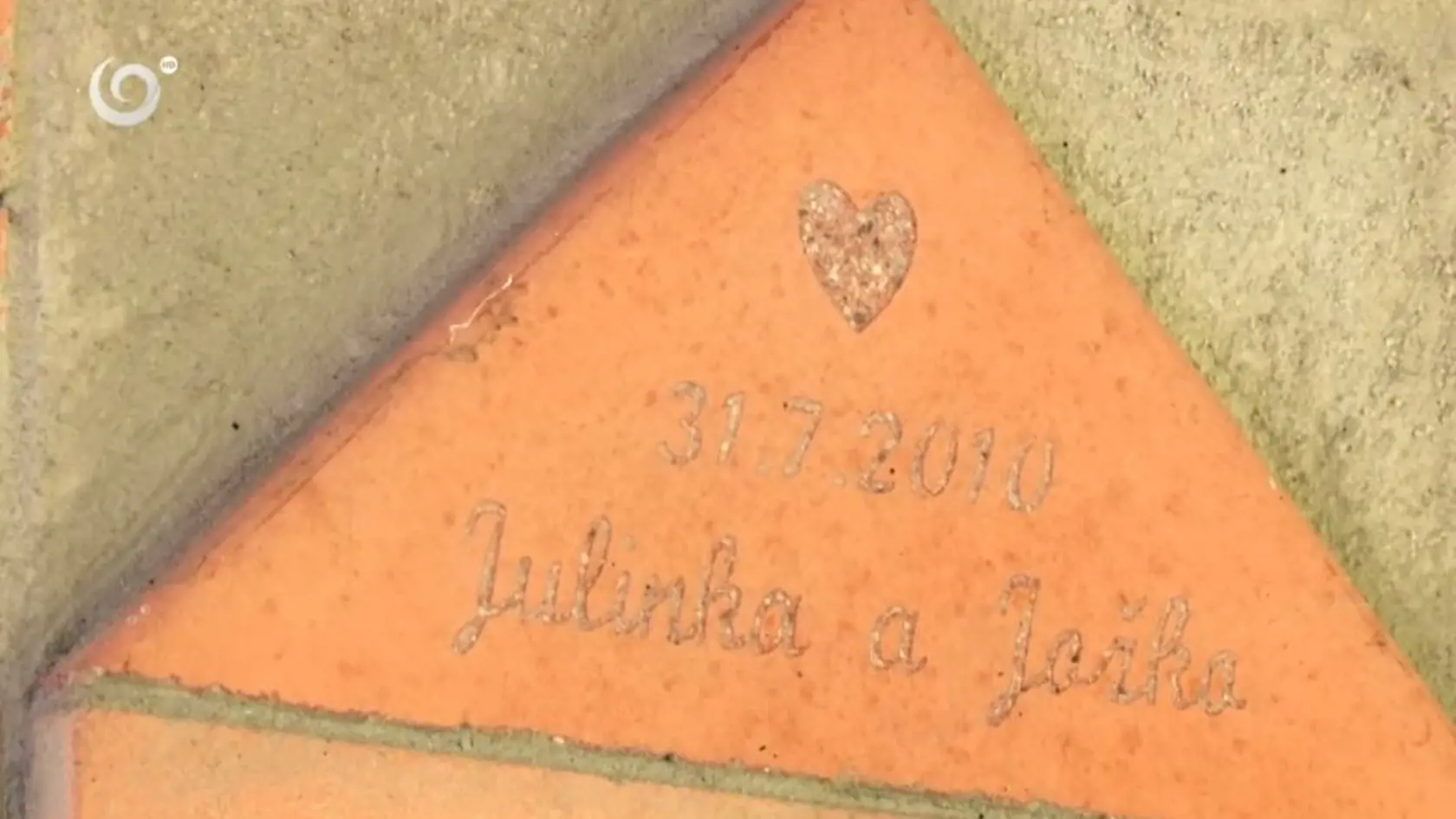 Ozdoba "Julinka a Jožko" sa nachádza v altánku.