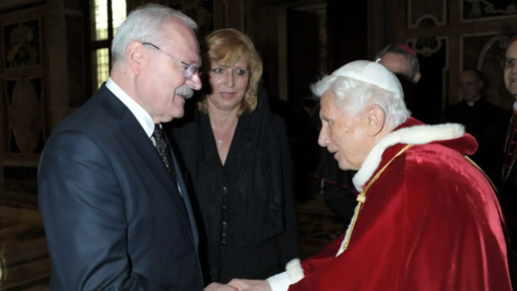 Bývalý prezident Ivan Gašparovič sa 27. februára 2013 stretol vo Vatikáne s pápežom Benediktom XVI.
