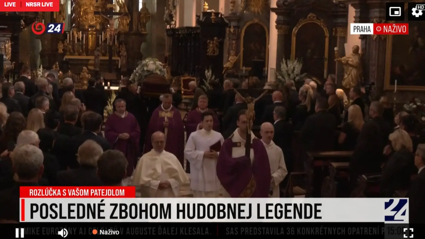 Keď po obrade vynášali rakvu, na celú baziliku znela Vašova pieseň Ja viem a do neba ho vyprevádzal neutíchajúci potlesk.