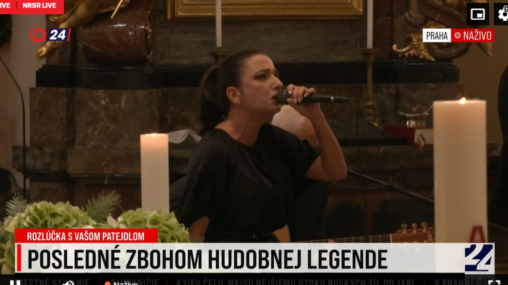 Po smútočnej omši zaspievali skladbu Trištvrte na jeseň Andrea Zimányiová a Zuzana Gamboa, na gitare hral Juraj Burian.