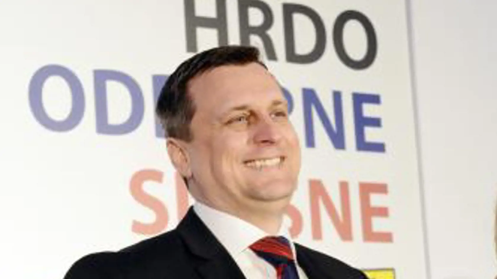 Na predsedovi SNS bolo už na konci predvolebnej kampane vidieť nervozitu. Do do kamier sa ešte usmievať vládal.
