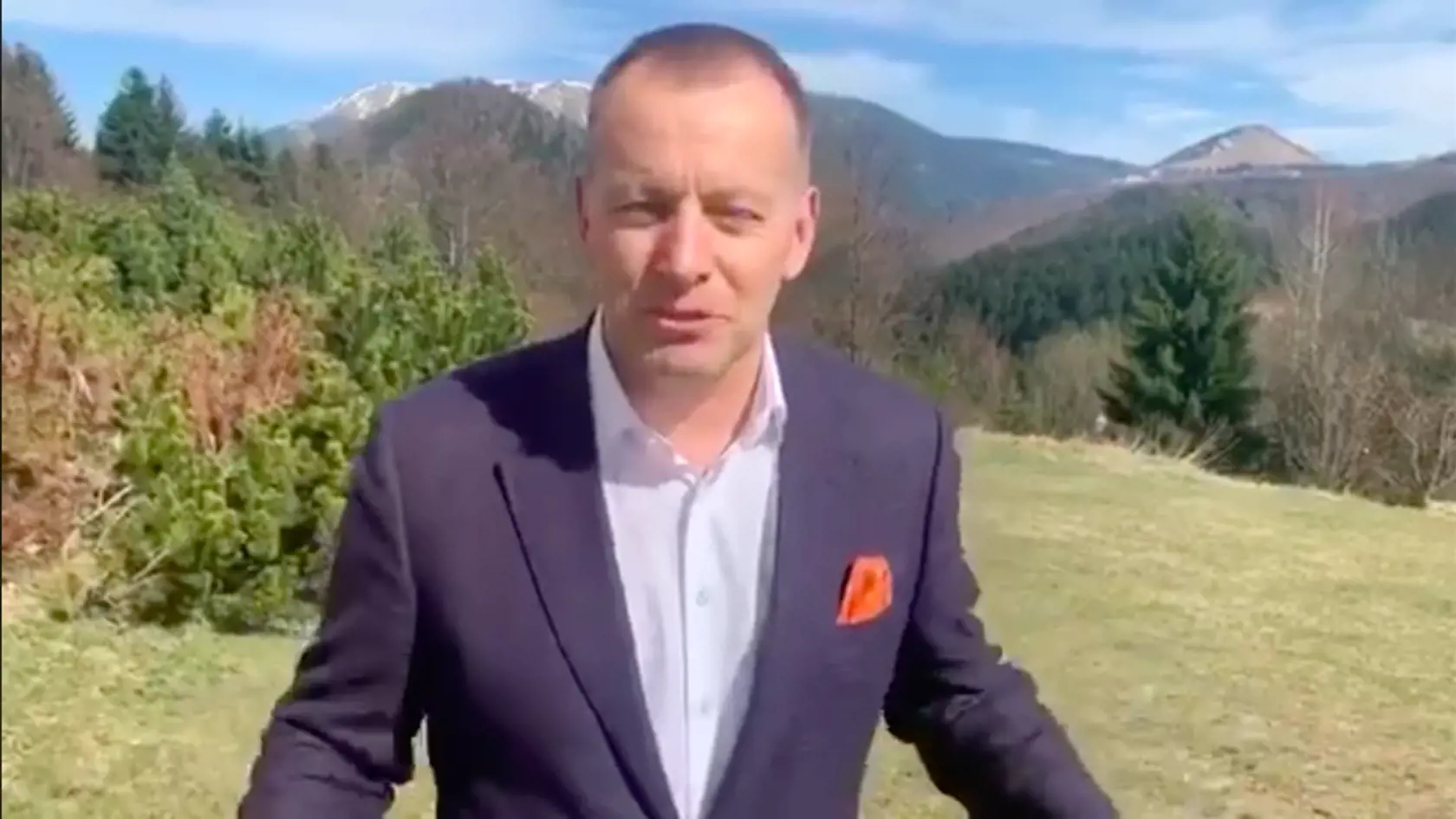 Predseda parlamentu porušil obmedzenie pohybu. Bratislavčan sa vybral do Banskej Bystrice