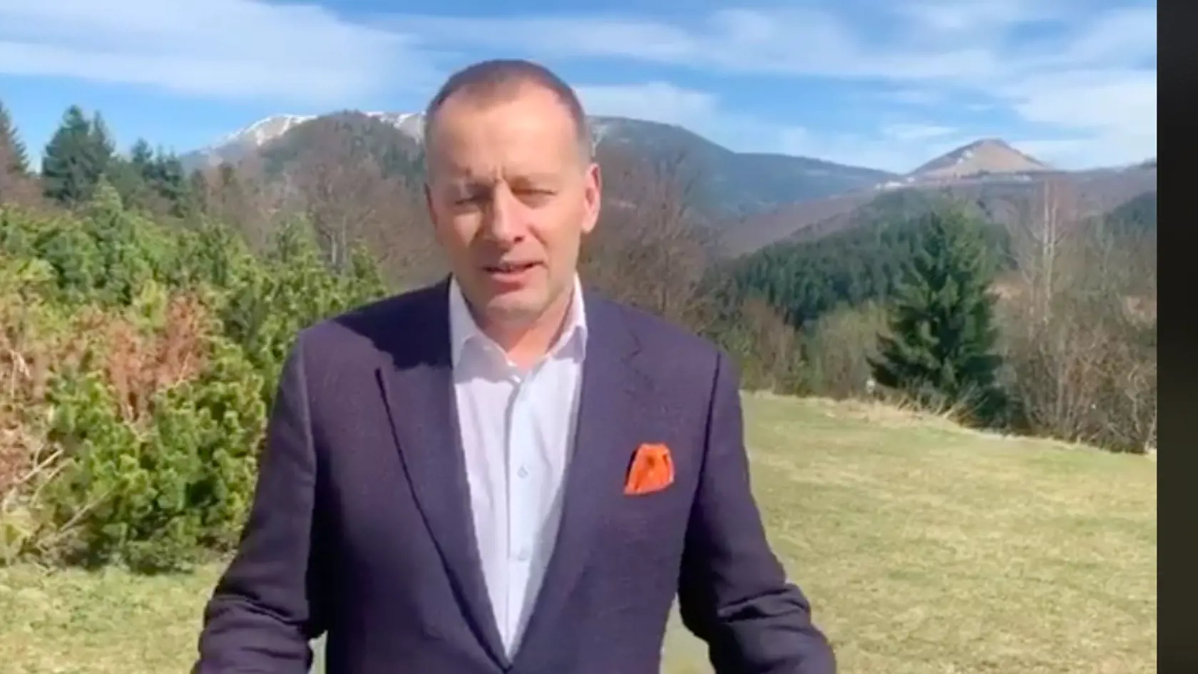 Predseda parlamentu porušil obmedzenie pohybu. Bratislavčan sa vybral do Banskej Bystrice