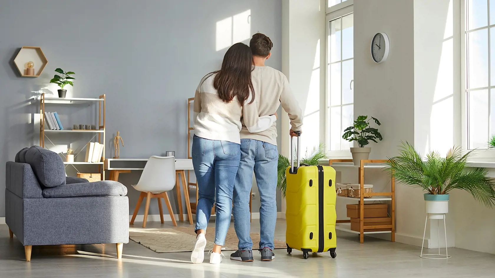 Happy,Couple,In,Love,Back,Home,From,Summer,Holiday,Trip.