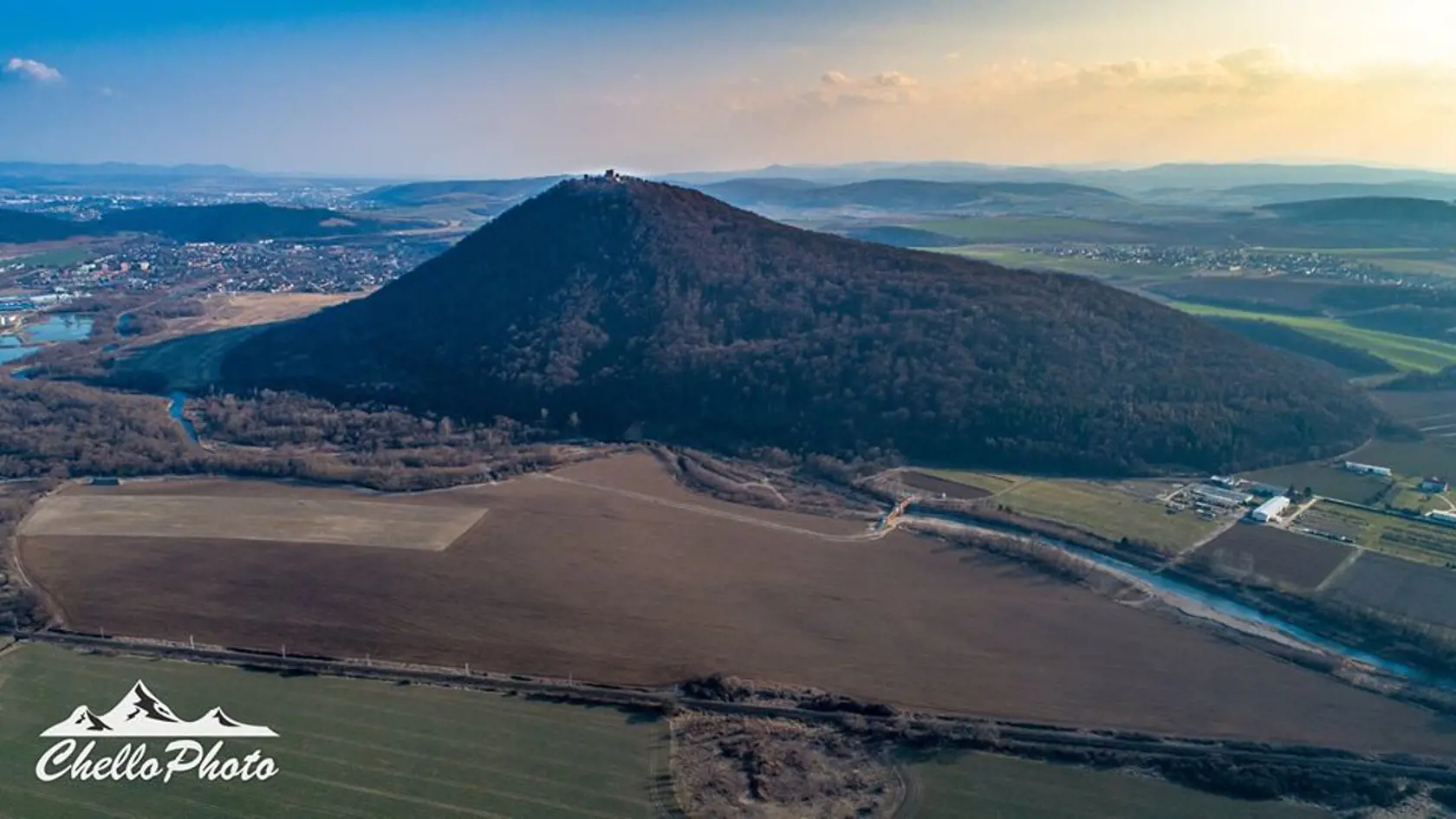 Pod Šarišským hradom postavili zrejme najkrajší most na Slovensku.