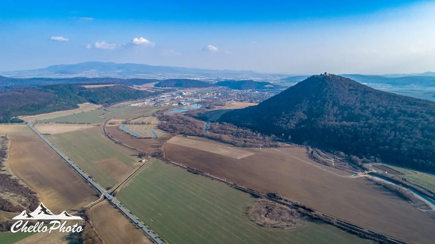 Pod Šarišským hradom postavili zrejme najkrajší most na Slovensku.
