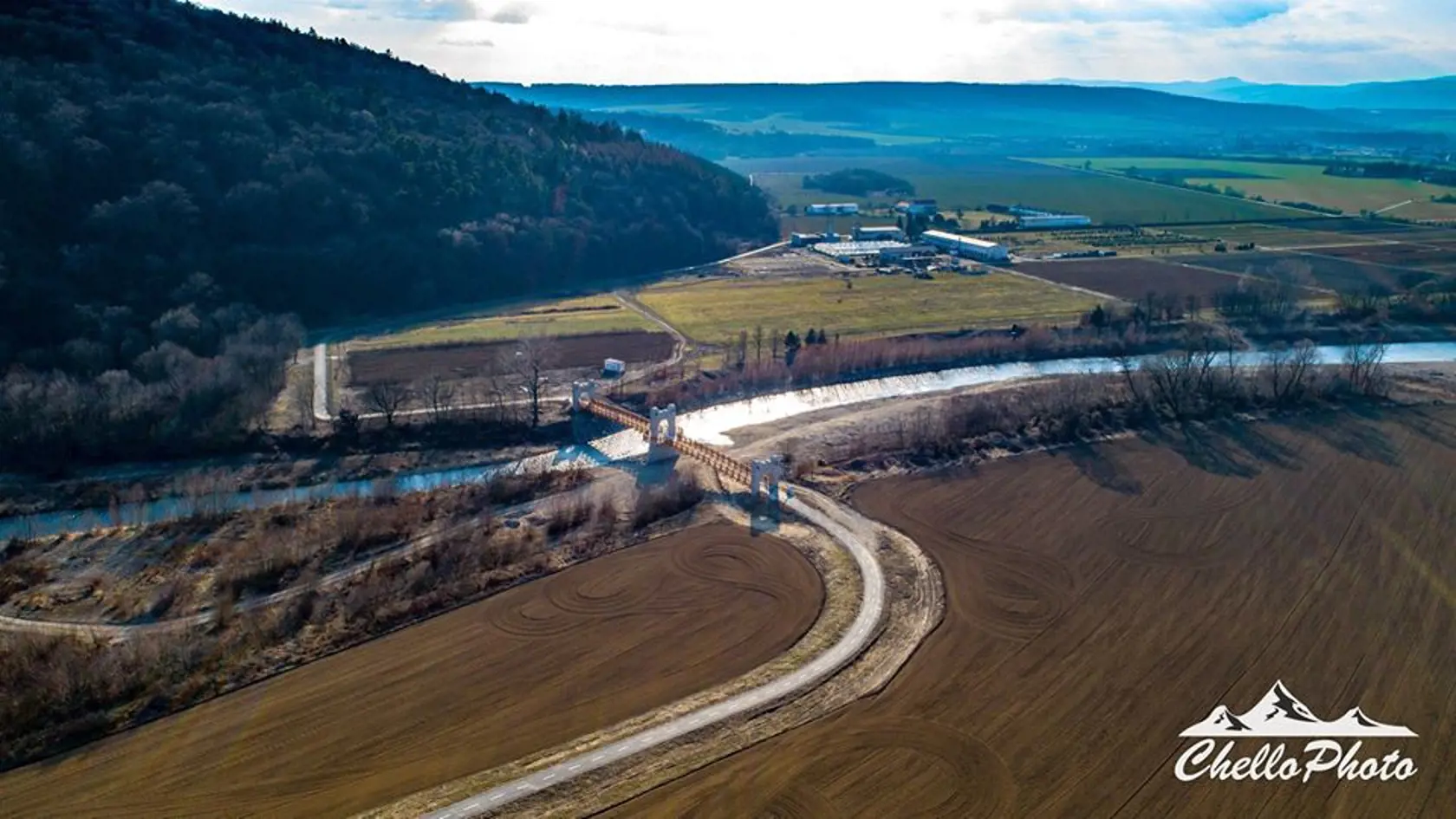 Pod Šarišským hradom postavili zrejme najkrajší most na Slovensku.