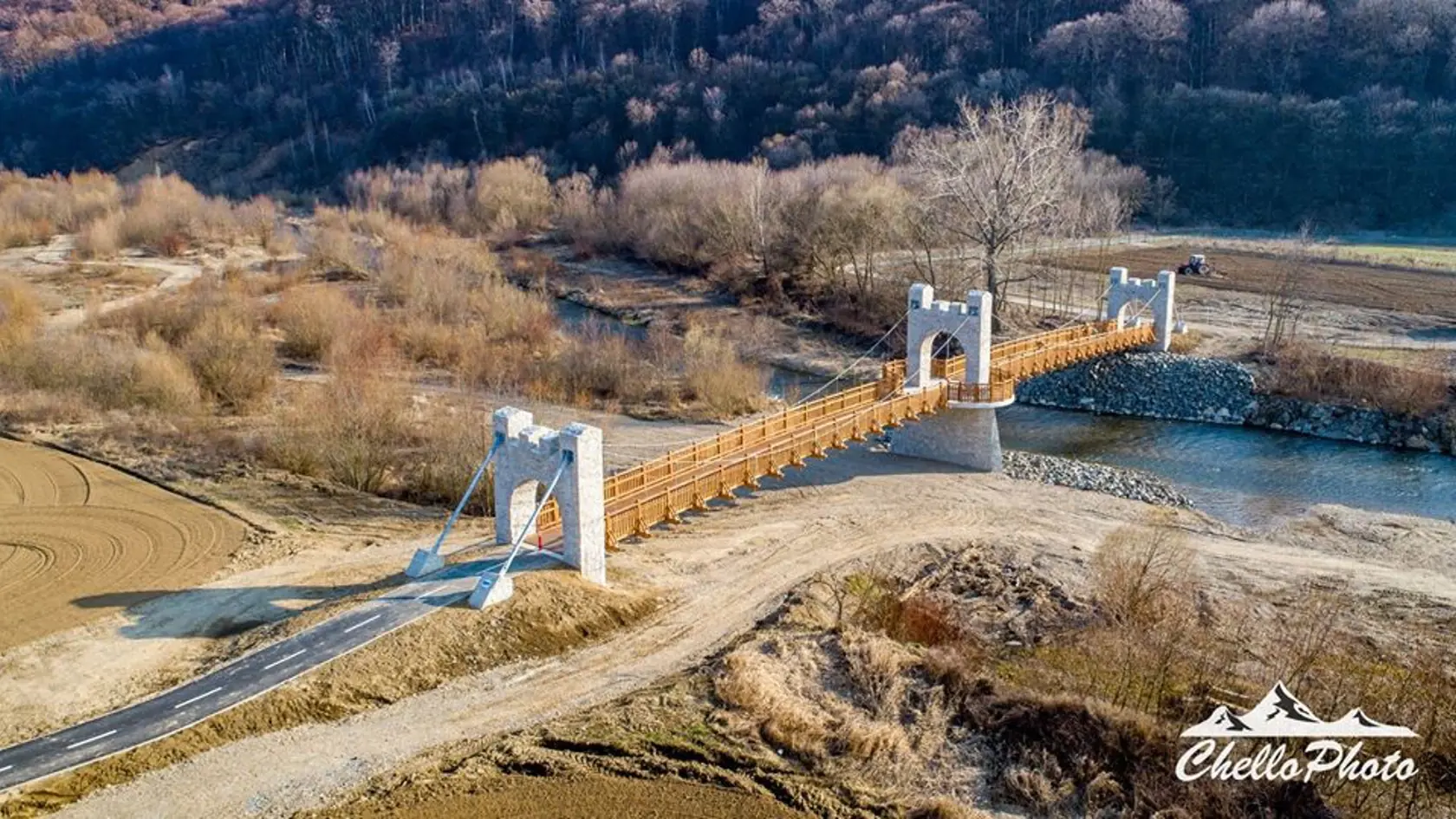 Pod Šarišským hradom postavili zrejme najkrajší most na Slovensku.