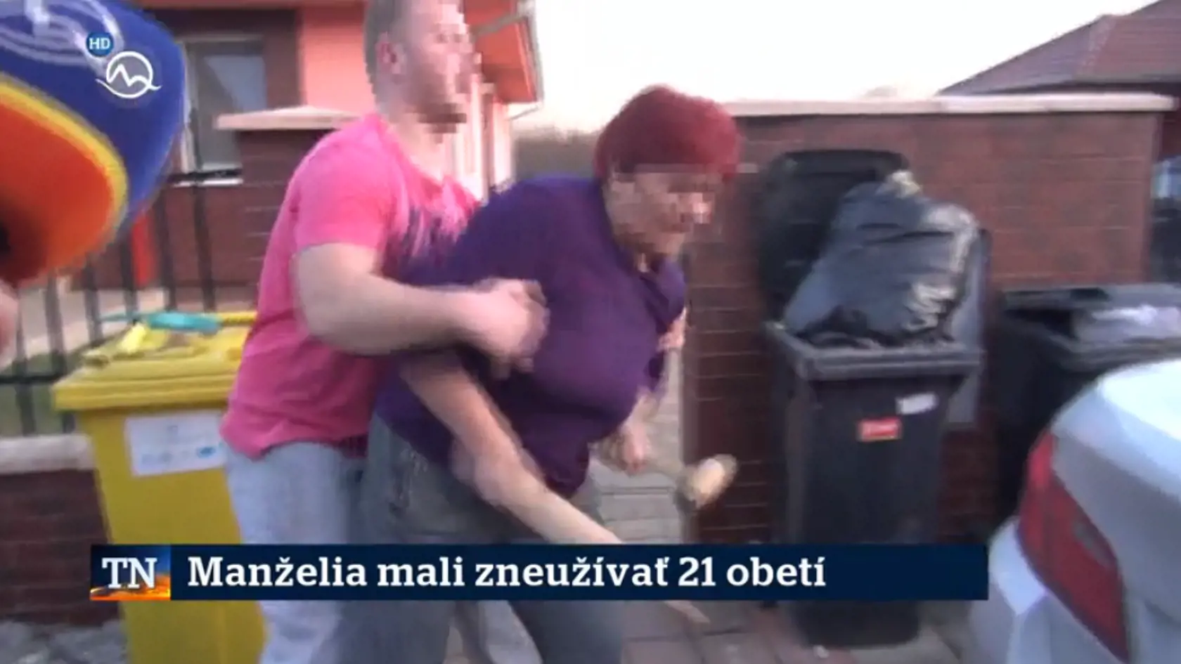 Mama obvineného muža zaútočila na Kristínu Kövešovú tĺčikom a vyhrážala sa jej, že jej rozbije hlavu.