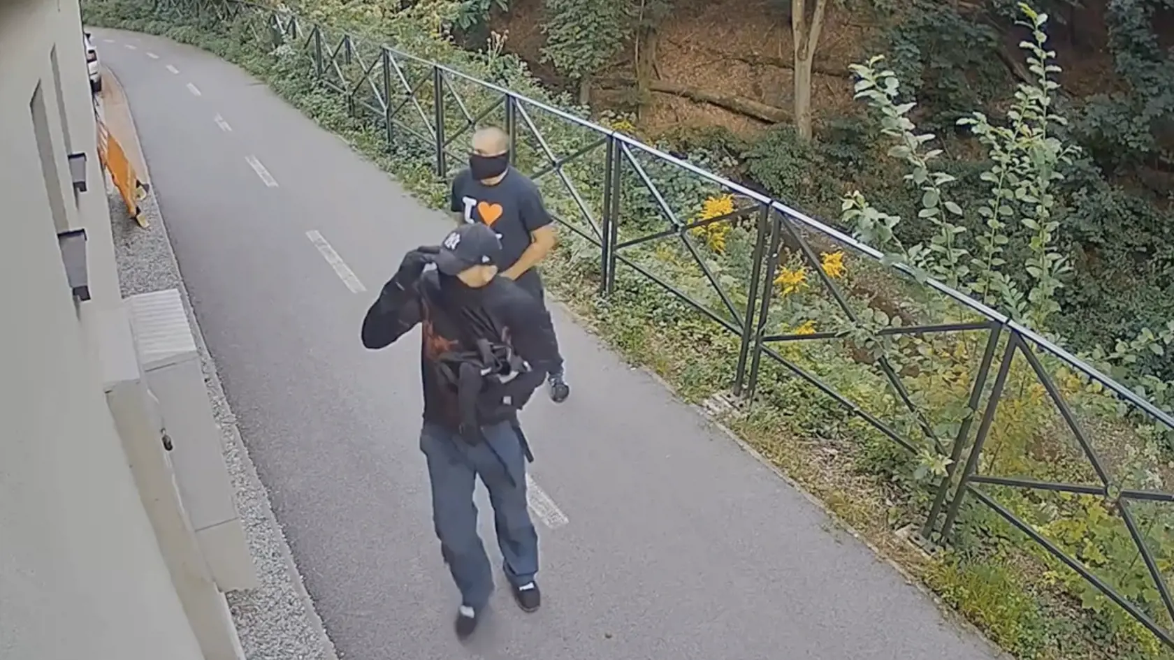 Posun v prípade nastal po zverejnení fotografie zlodeja na sociálnej sieti, keď ľudia začali muža na záberoch spoznávať.