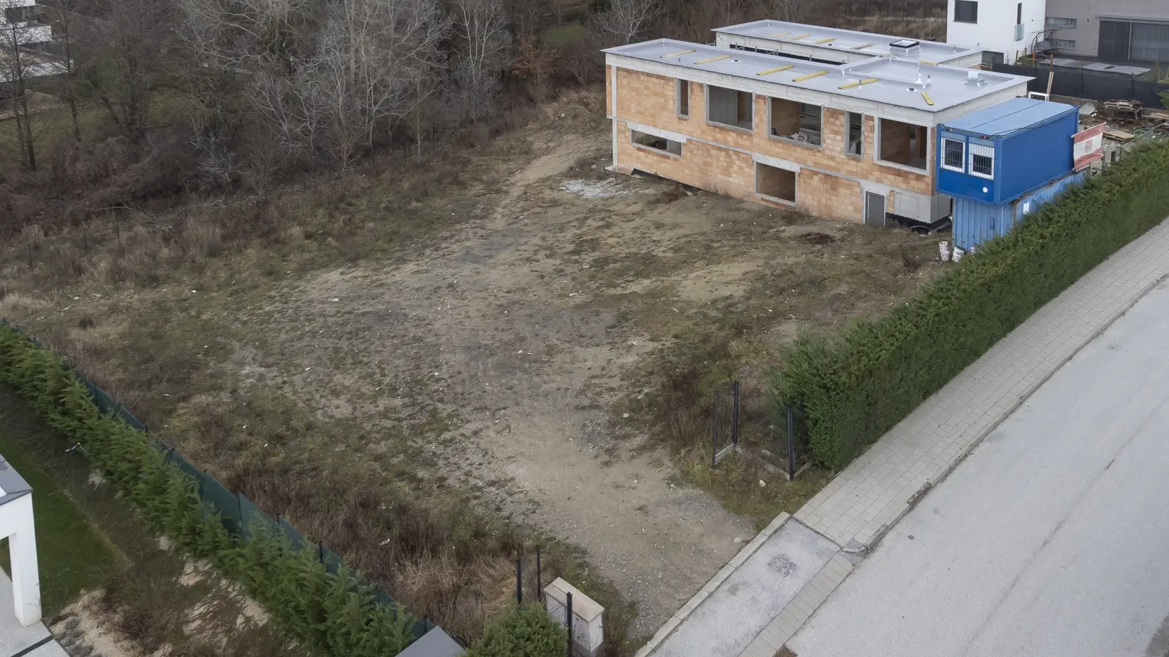 Dom, ktorý si Ondrej Kandráč so svojou manželkou Erikou postavili v bratislavskej mestskej časti Záhorská Bystrica. Takto vyzeral ešte počas výstavby.