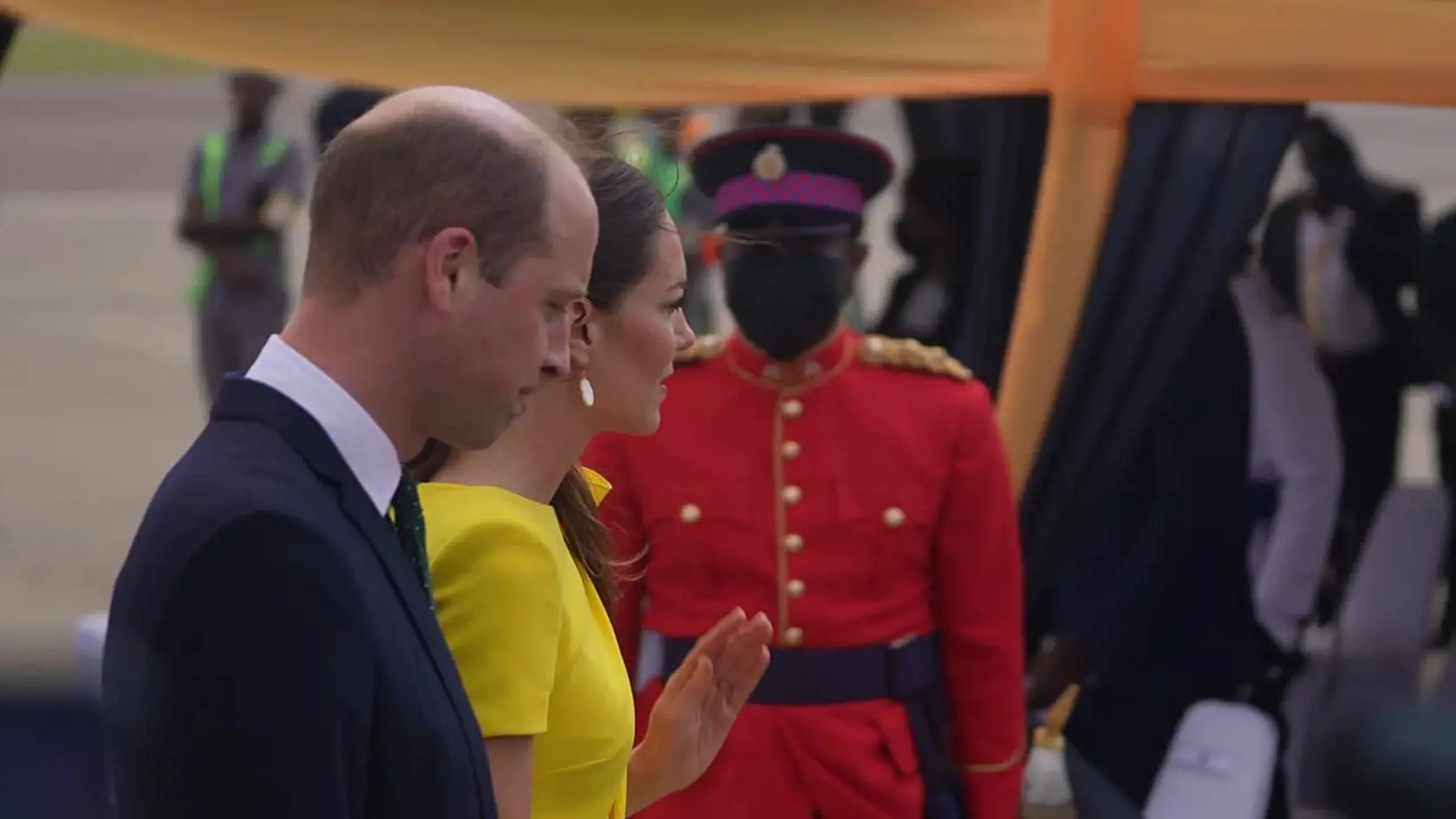 Počas minulého týždňa bola hlavnou témou britského a amerického bulváru kráľovská návšteva princa Williama (40) a princeznej Kate (40) v Amerike. Slávna dvojica okrem dokonalého štýlu priniesla za veľkú mláku aj štipku romantiky. Na slávnostnom večierku boli ako zamilovaní tínedžeri.