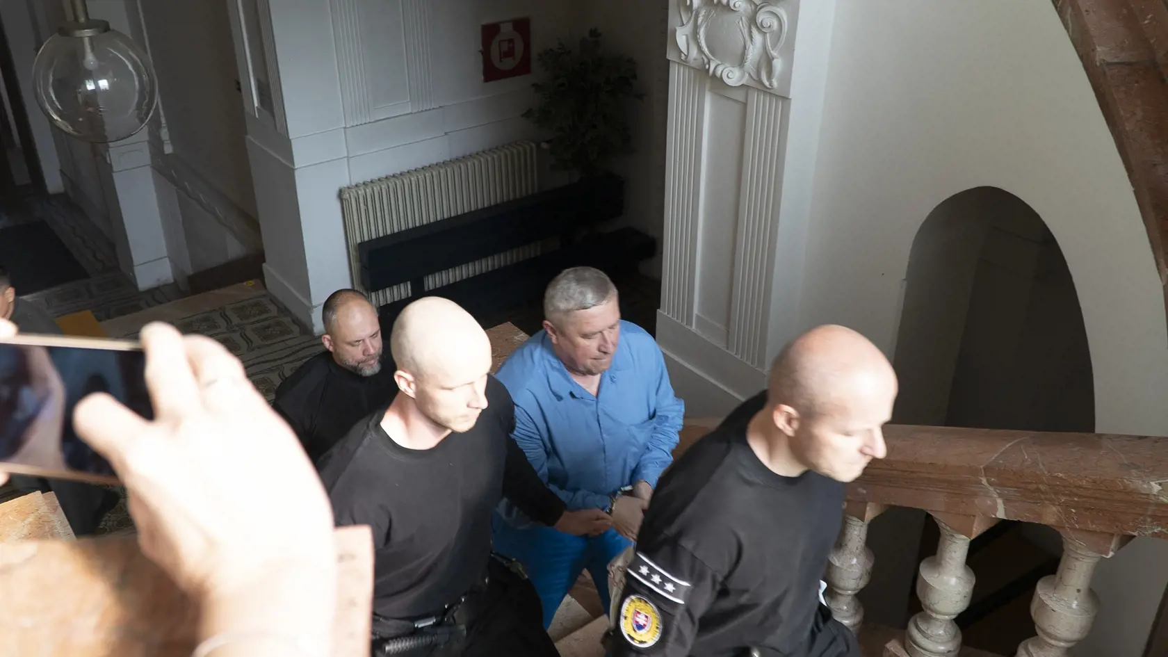 Bývalý špeciálny prokurátor Dušan Kováčik pri príchode do pojednávacej miestnosti v prípade, v ktorom je obžalovaný za prijímanie úplatku 50-tisíc eur dňa 8. septembra 2022.