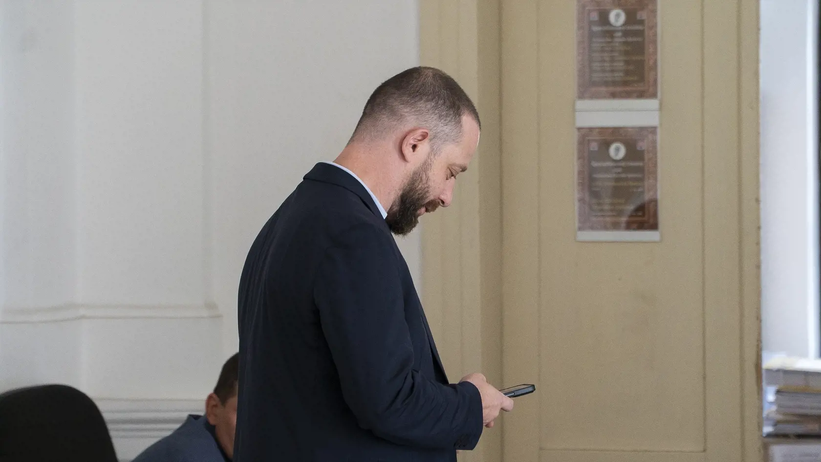 Nečakaný návštevník pojednávania s obžalovaným Dušanom Kováčikom Marek Para.