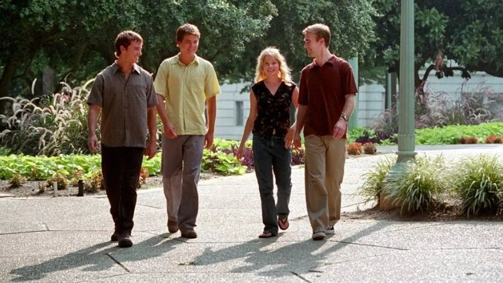 Dawson, Joey, Pacey a Jen, táto štvorica seriálových hrdinov sprevádzala desiatky tínedžerov na slovenských obrazovkách od roku 1998 až do roku 2003. Za 23 rokov od nakrúcania sa však hlavní predstavitelia poriadne zmenili.