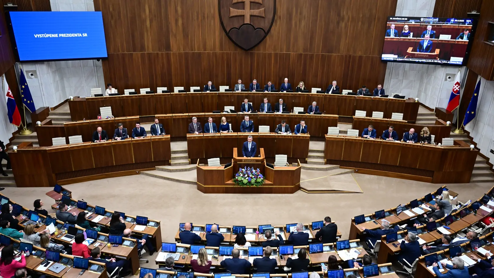 Viac ako polovica opýtaných si myslí, že nedeľné politické diskusie sú dôležité pre informovanosť ľudí. Vyplýva to z prieskumu agentúry AKO pre JOJ 24.