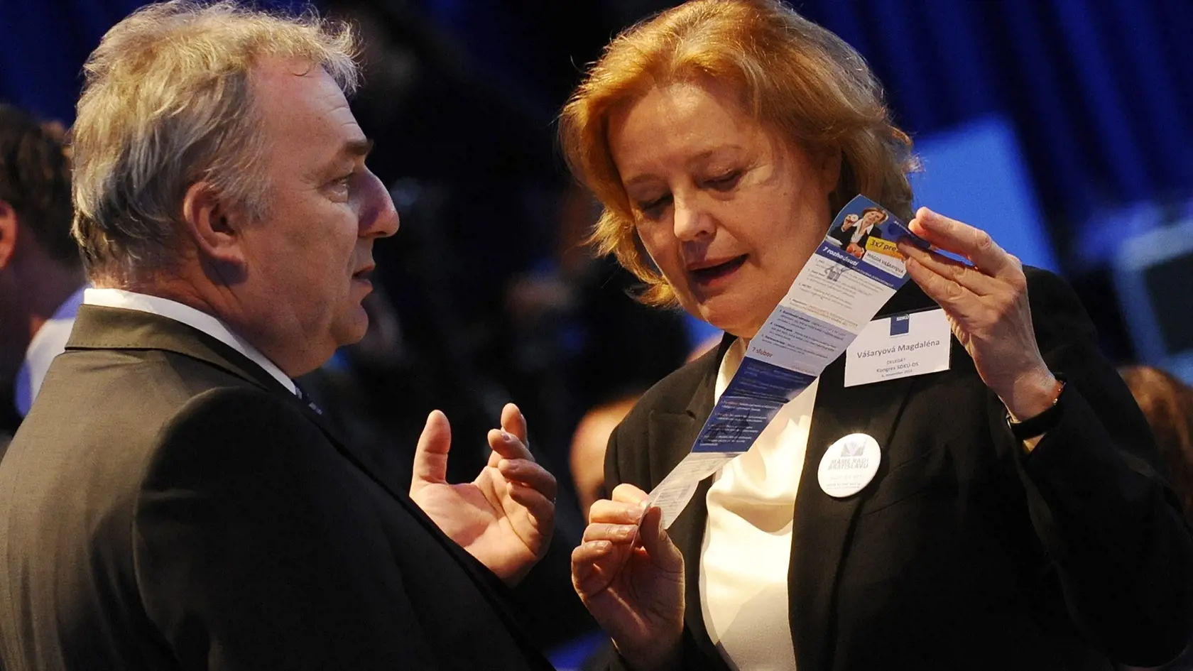 6. novembra 2010: V bratislavskom NTC sa konalo rokovanie Kongresu SDKÚ-DS. Na snímke poslanci NR SR za SDKÚ-DS Magdaléna Vášaryová (vpravo) a Martin Pado (vľavo).