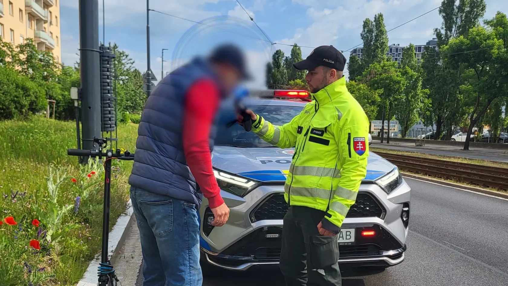 Bratislavskí policajti spustili kontrolnú akciu cyklistov aj motorkárov