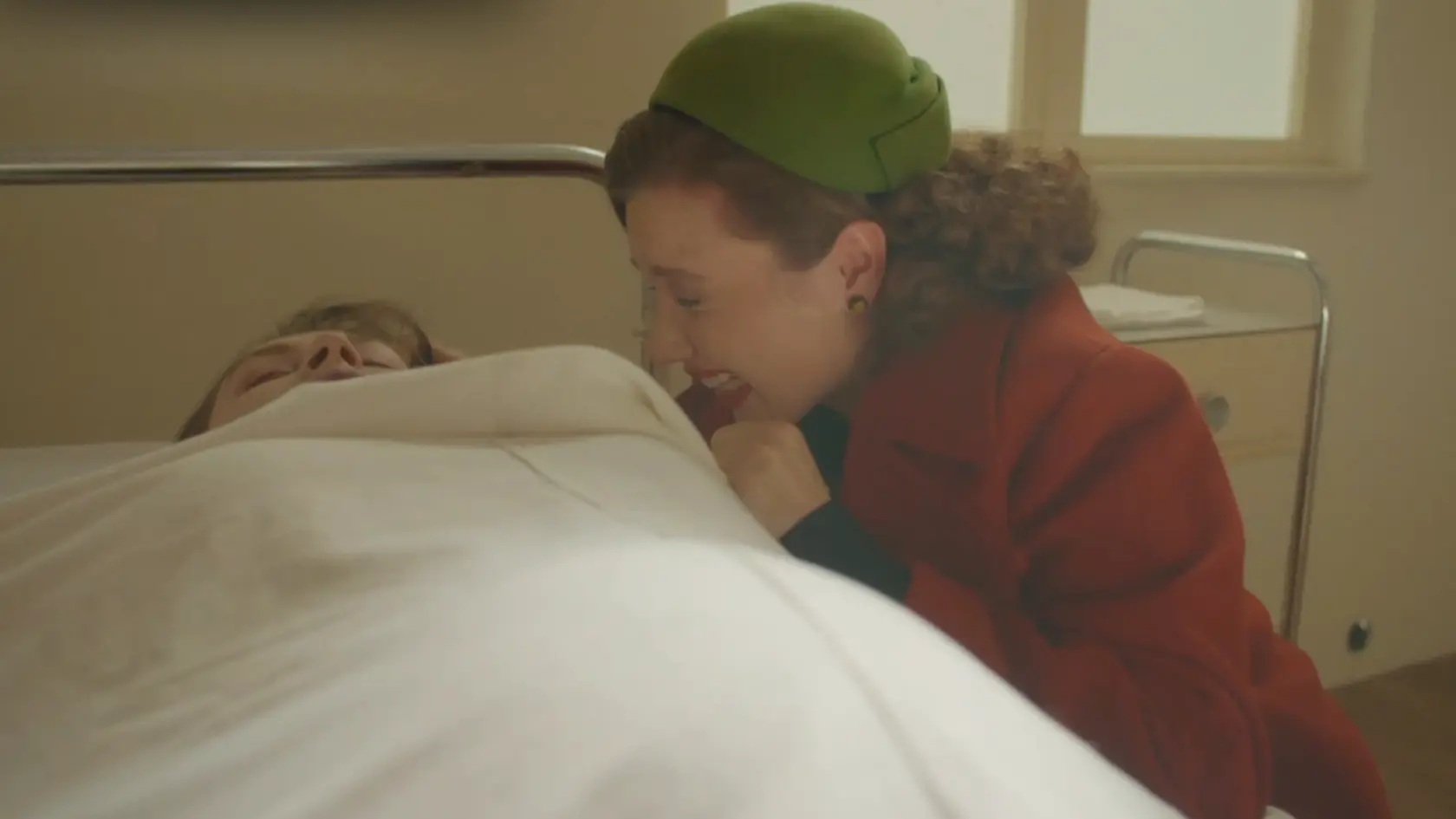 Keď Alenka zbadala telo mŕtvej sestry, zrútila sa a začala nekontrolovateľne plakať a kričať.