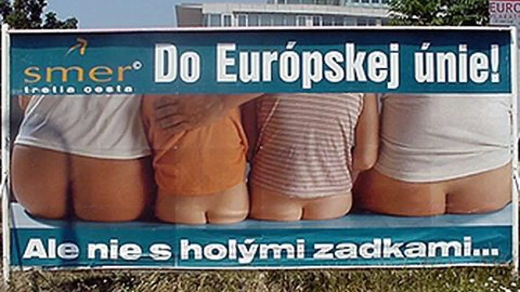 Smer známy ľavicovou politikou sa v minulosti obával, že do Európskej únie vstúpime veľmi chudobní. Strana Roberta Fica to dala najavo aj na svojom netradičnom billboarde.