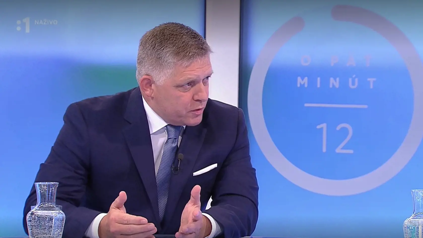 Robert Fico v štúdiu RTVS počas debaty s Eduardom Hegerom.