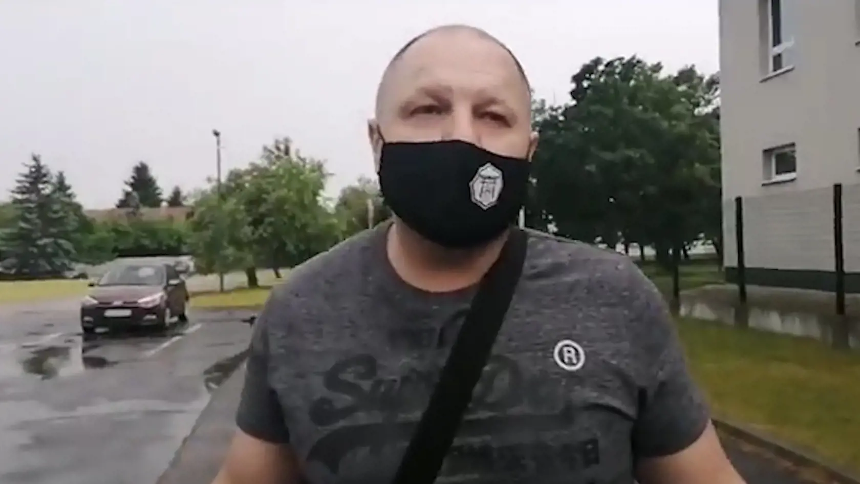 Martin Ribár o odškodnom pre poškodených pri súdnych prieťahoch: „My máme veľmi zlý systém. Niekto ide na materskú dovolenku, je preradený na vyšší súd, alebo ide na nejakú stáž, tak to nefunguje tak, že predseda súdu povie, že chýba mi tu človek, dvaja, traja. Je to strašne komplikovaný proces. U nás spisy odídených prerozdeľujú a potom vznikajú veci, ktoré sa ťahajú "100 rokov" a prerozdelia sa. Teraz si zoberte, že sudca má nové veci, x starých spisov. Toto je problém.“