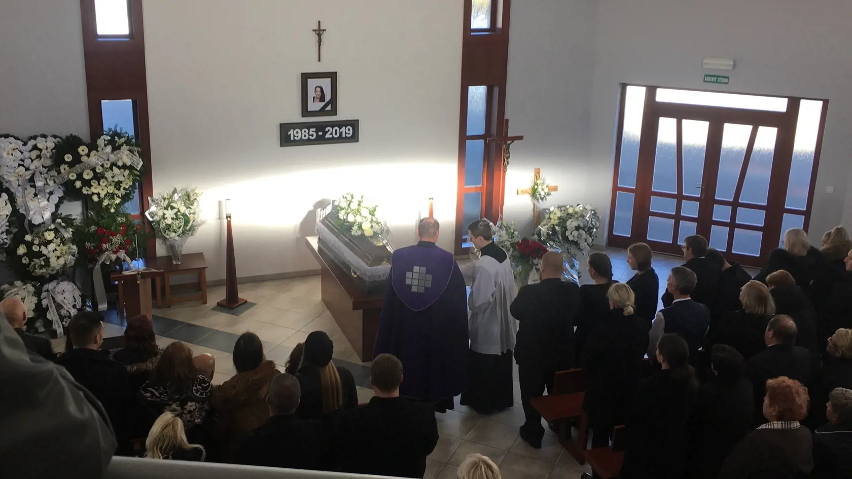S Violou Macákovou (†34) sa naposledy rozlúčili v sninskom dome smútku.